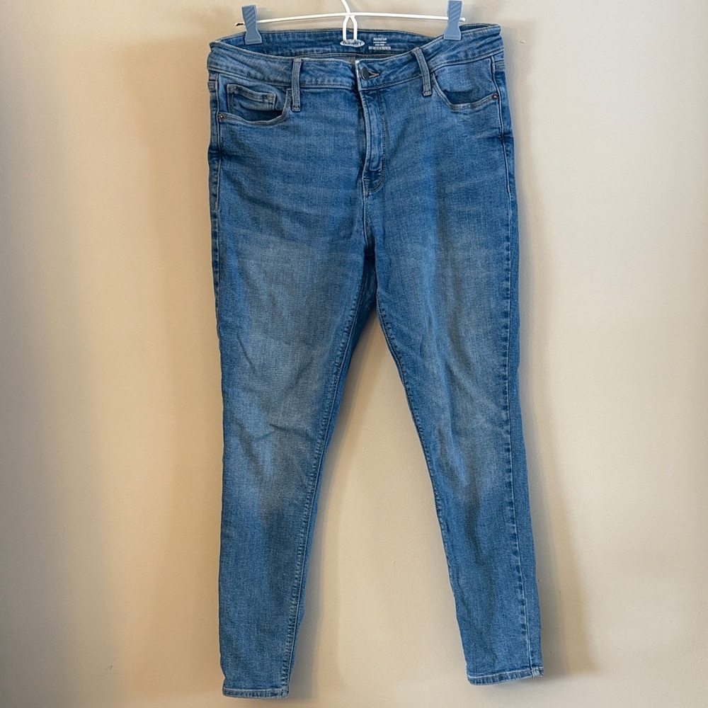 Old Navy Women's Skinny Jeans in Blue